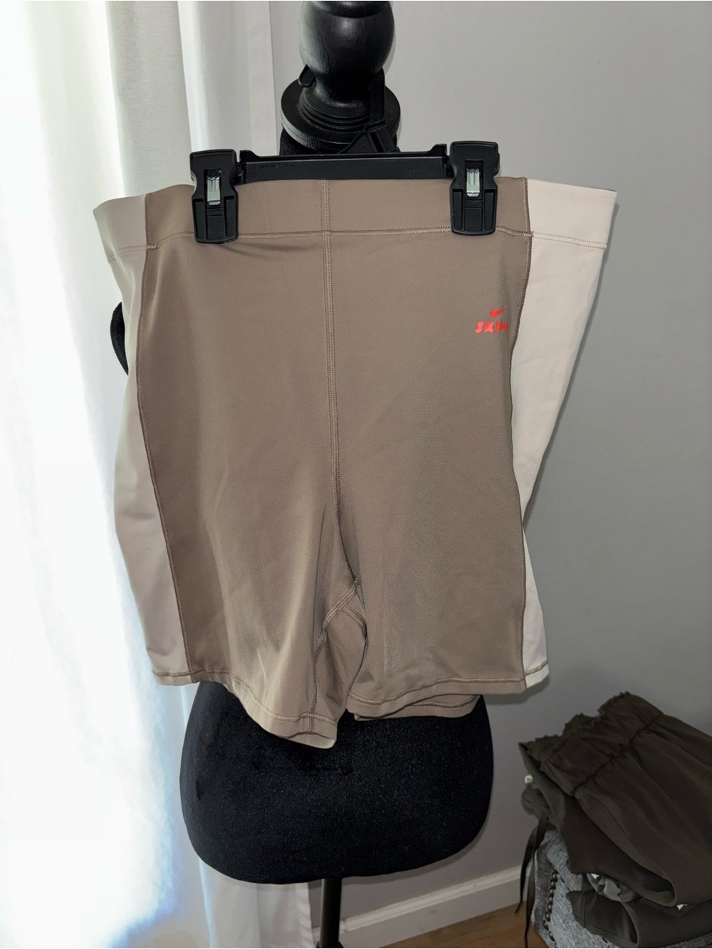 SKIMS Two-Tone Beige and Cream Bike Shorts